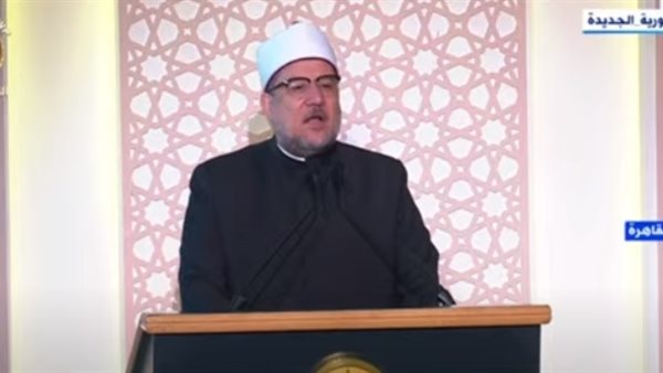 عاجل.. وزير الأوقاف يهدي السيسي موسوعة الثقافة الإسلامية