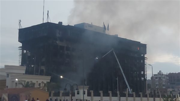 “بلد السحر والجمال في أمان”.. السيطرة على حريق مديرية أمن الإسماعيلية