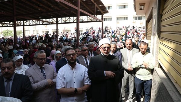 رئيس جامعة الأزهر يؤدي صلاة الغائب على شهداء فلسطين