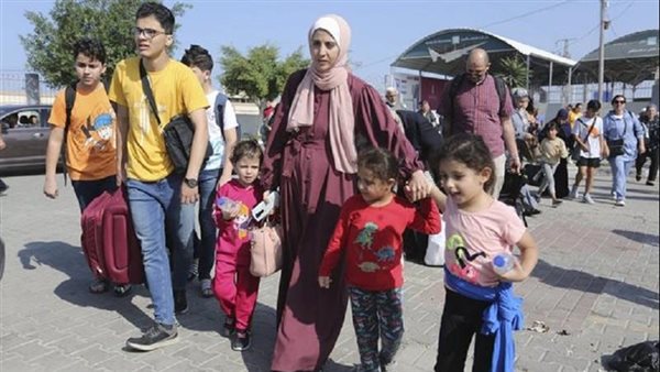 ارتباك وإحباط وأمل على حدود غزة مع مصر مع مغادرة أول حاملي جوازات السفر الأجنبية