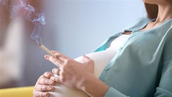 زيادة مخاطر الإجهاض.. ما أضرار التدخين على صحة المرأة الحامل والجنين؟