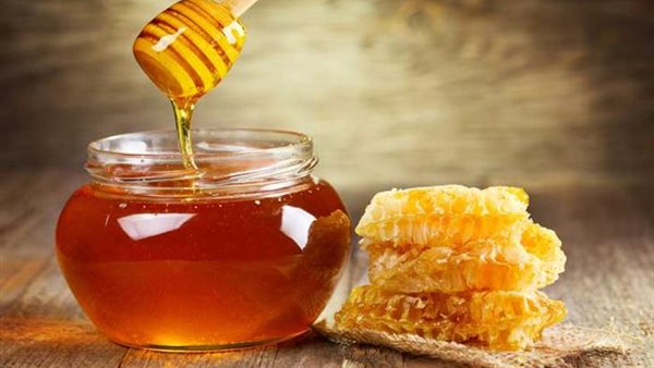 تنشيط الجهاز الهضمي وتهدئة السعال.. 8 فوائد لتناول العسل على الريق