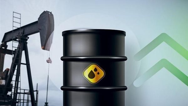 أسعار النفط تتجه نحو أول مكاسب أسبوعية منذ أكثر من شهر