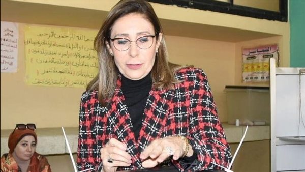 بالصور.. وزيرة الثقافة تدلي بصوتها في الانتخابات الرئاسية