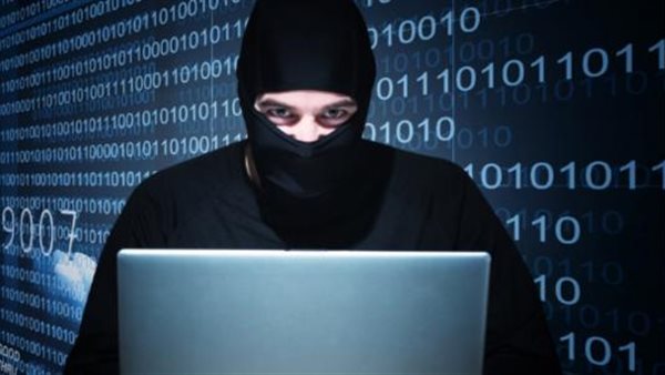الجرائم الإلكترونية.. تعريف وتصنيفات لفهم أعماق التحديات الأمنية الرقمية