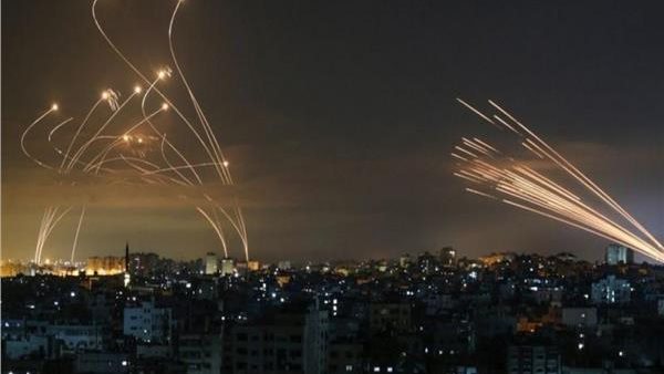 إسرائيل تطلق صفارات الإنذار في مواقع بالجنوب وأجزاء بالضفة الغربية