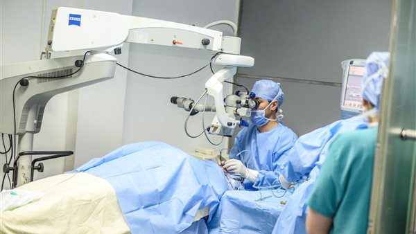الكشف الطبي على 39241 مريض عيون ضمن المرضى الأولى بالرعاية بقرى ومراكز أسوان