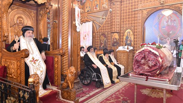 البابا تواضروس يصلي عشية عيد القديس الأنبا أبرآم بديره بالفيوم